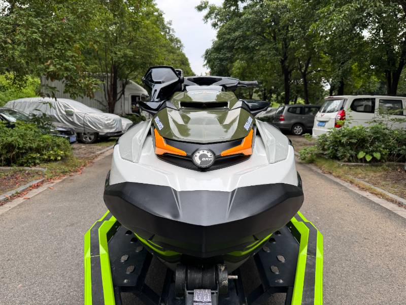 庞巴迪170钓鱼艇